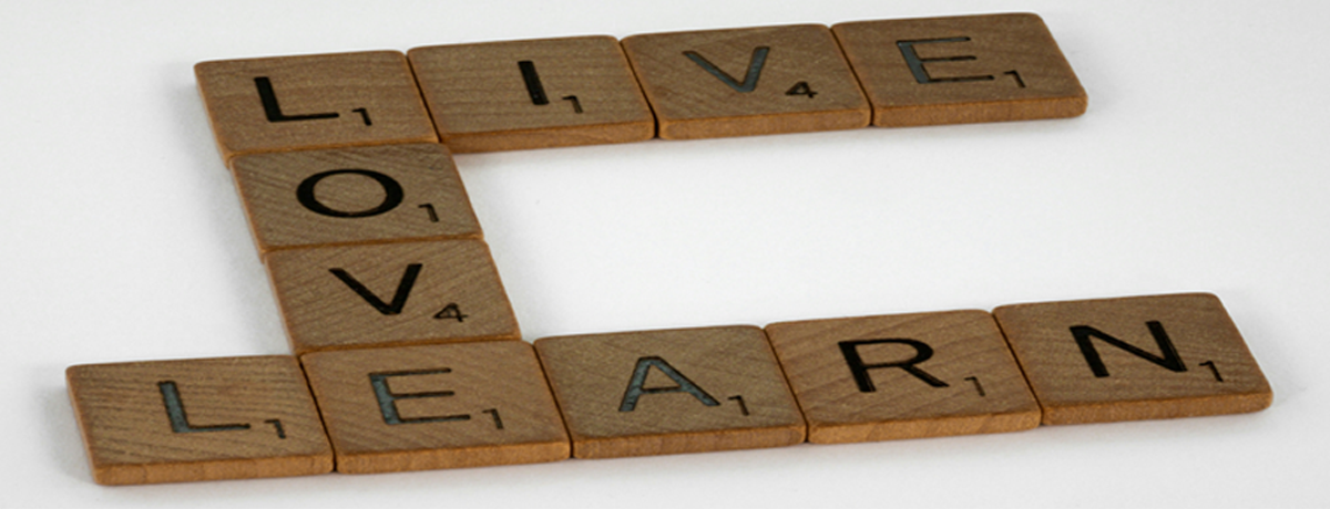 Scrabble "Live Love Learn"... "Leben Lieben Lernen" - Photo von Brett Jordan